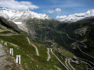 800px-Furkapass_westside-300x225.jpg